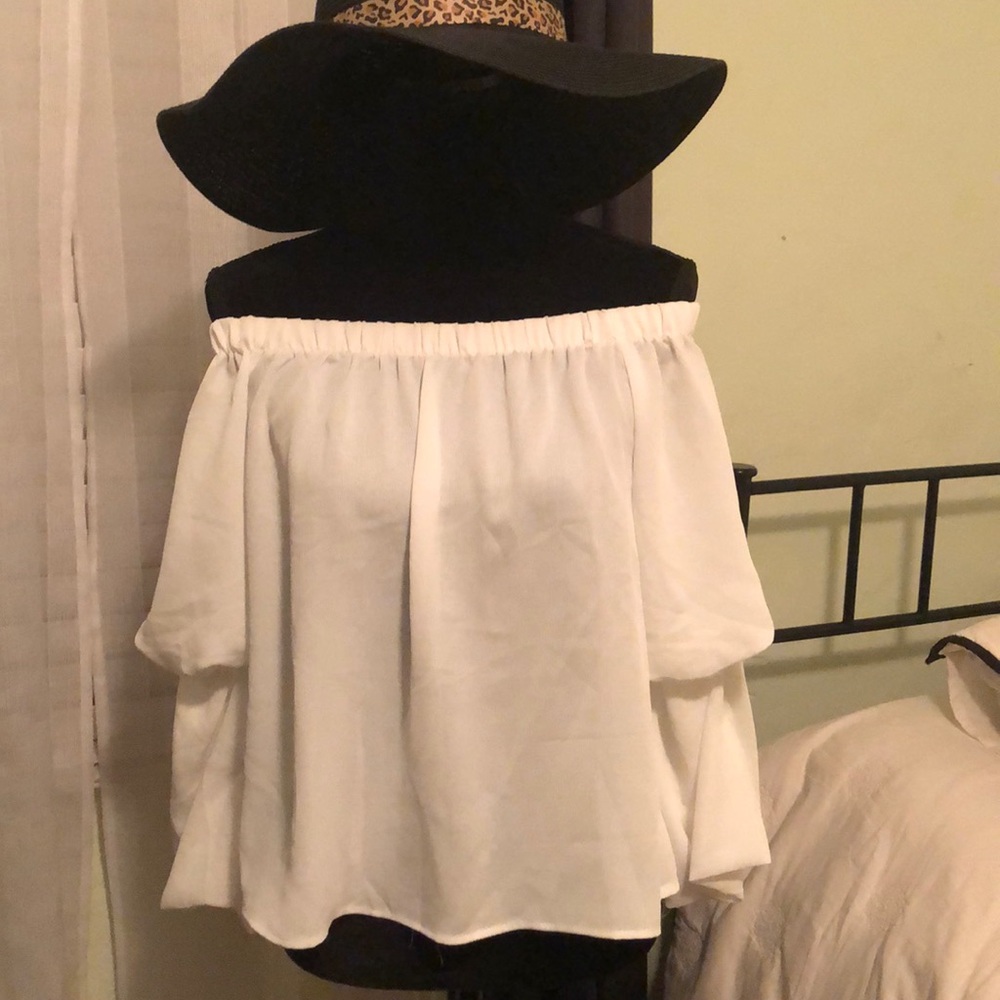 NWT, White Off-the-Shoulder Blouse, M